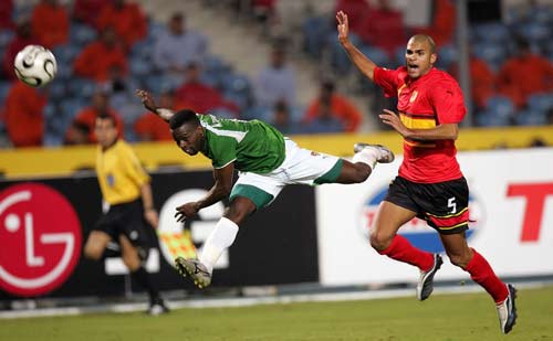 外媒：沙特vs阿联酋下半场将正常进行，但两队主帅拒绝继续比赛（外媒：沙特对阵阿联酋下半场照常进行，两队主帅却拒绝继续比赛）