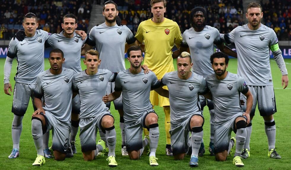 诺坎普新王？17岁的亚马尔和梅西谁更强？