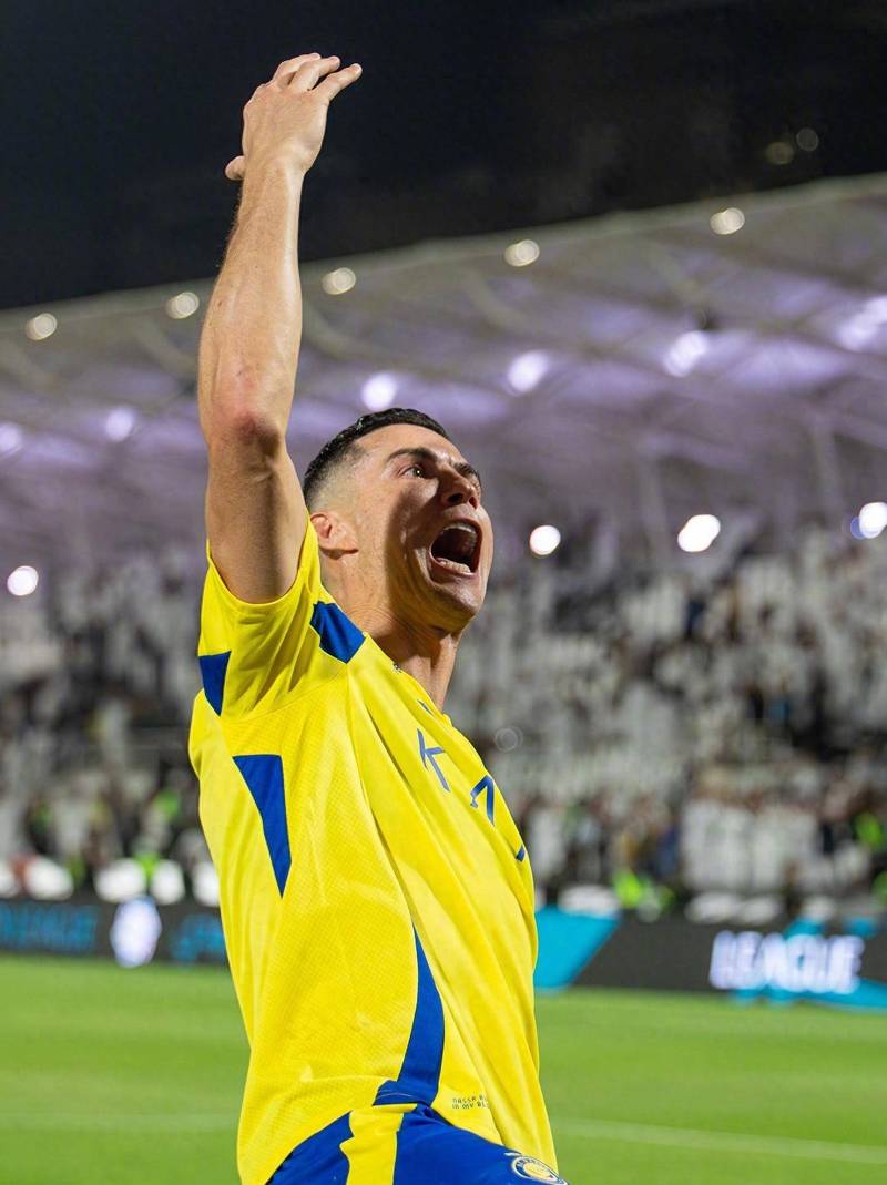 申花3-1津门虎连续两年屈居亚军，李嗣镕首秀即破门，吴曦点射（申花3比1击败津门虎，连续两年屈居亚军；李嗣镕首秀破门，吴曦点球命中）